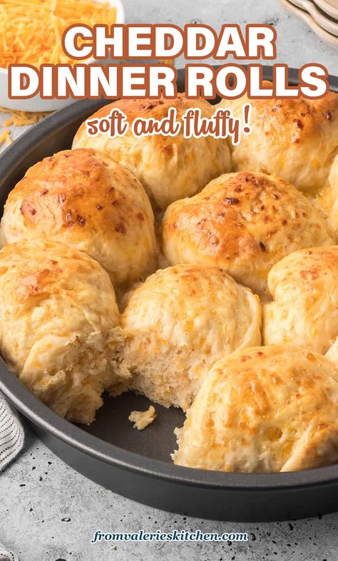 Cheesy Dinner Rolls, Cheddar Cheese Bread Recipe, Pan Rolls, Cheese Bread Rolls, Cheesy Rolls, Cheese Roll Recipe, Cheese Bread Sticks, Garlic Cheddar, Cheese Bread Recipe