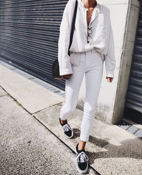 - ̗̀@indecisiveidiot  ̖́- 100 Dresses, Estilo Hippie Chic, Casual Chic Outfits, White Jeans Outfit, All White Outfit, Mode Inspo, Casual Street Style, Looks Style, White Pants