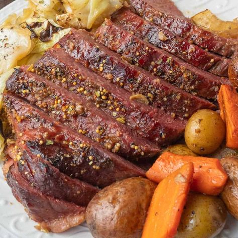 Dutch Oven Corned Beef and Potatoes Buttered Potatoes, Irish Foods, Beef Entrees, Slow Cooker Corned Beef, Beef Cabbage, Corn Beef, Brown Food, Irish Cuisine, Potatoes And Carrots