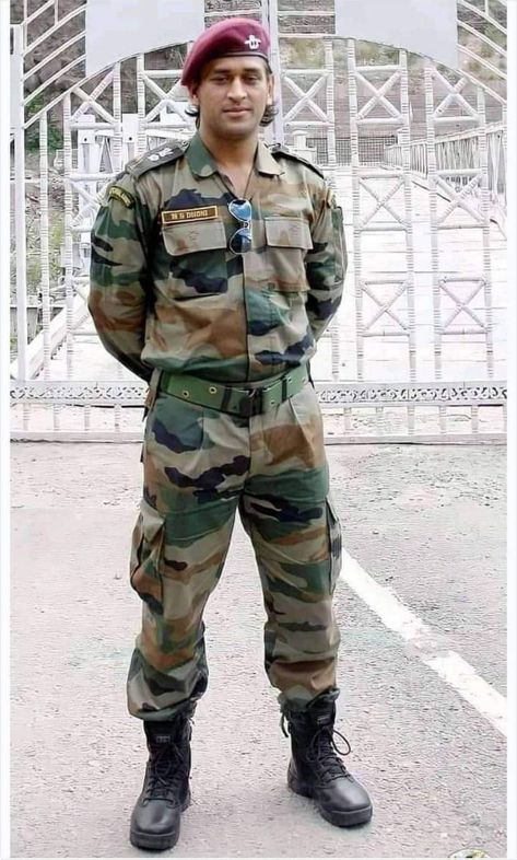 Para Sf, Army Dress Uniform, Army Beret, Men Uniform, Rahul Sharma, Cricket Books, Artis India, Army Drawing, Dhoni Quotes