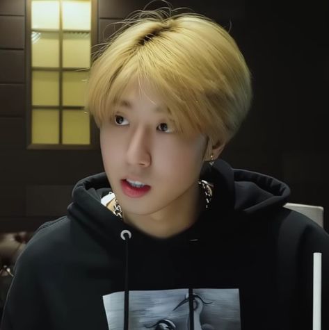 han jisung straykids Stray Kids Fashion, Grown Man, Homeless Children, Han Jisung, Ji Sung, Perfect Man, Pretty Men, My Only Love, Pop Group