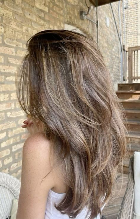 Say hello to stunning caramel highlights on dark brown hair! 🌟 With 60 inspiring looks, you'll find the perfect blend of warmth and elegance. Caramel highlights enhance the richness of dark brown hair, adding depth and character. Whether you want a soft balayage or striking pieces, these styles will inspire you to take the plunge. Brighten up your hair game today! #CaramelHighlights #DarkBrownHair #HairGoals #Inspiration #BeautyTrends Carmel Highlights On Light Brown Hair, Layered Haircuts With Fringe, Short Hair Styles For Kids, Caramel Highlights On Dark Brown, Haircuts With Fringe, Curly Light Brown Hair, Highlights On Dark Brown Hair, Braid Cornrows, Dark Brown Hair With Caramel Highlights