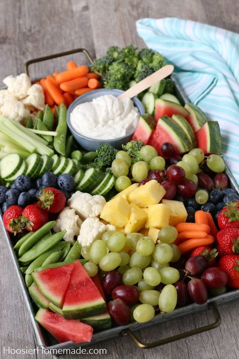 Charcuterie Board with Fruit and Vegetables #charcuterieboard #fruittray #veggietray New Year’s Eve Fruit Tray, Fruit And Veggie Platter Ideas, Fruit Salad Charcuterie Board, Veggie Party Trays, Vegetable Board Ideas, Charcuterie Fruit Board Ideas, Fruit And Veggie Tray Ideas, Fruit And Veggie Board, Veggie And Fruit Trays