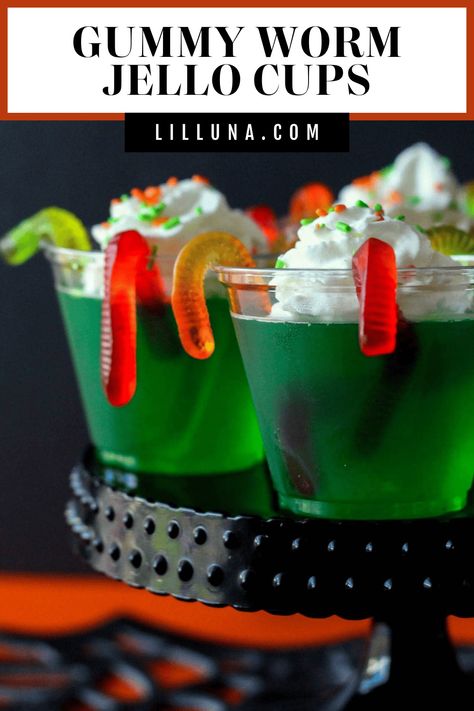 FUN and festive gummy worm Jello cups are a creepy, creative and yummy treat perfect for Halloween. SO easy and kids love them!! #gummywormjellocups #jellocups #halloweenjello #halloween #spookyjellocups Halloween Jelly, Halloween Jello, Green Jello, Gummy Worm, Jello Cups, Photo Halloween, Gummy Worms, Halloween Cocktails, Halloween Drinks