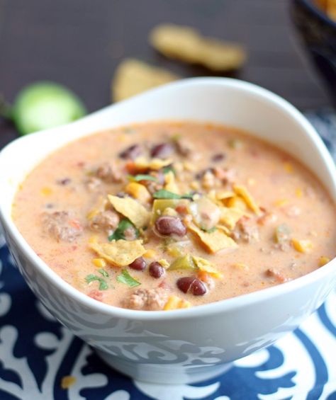 This Slow Cooker Beefy Nacho Soup has all of the deliciousness of cheesy nachos packed right into it! This soup is so simple to make and will become an instant favorite! Nacho Soup Recipe, Nacho Soup, Nacho Grande, Cheesy Nachos, Recipes Soup, Nacho Cheese, Crock Pot Soup, Slow Cooker Beef, Hearty Soups