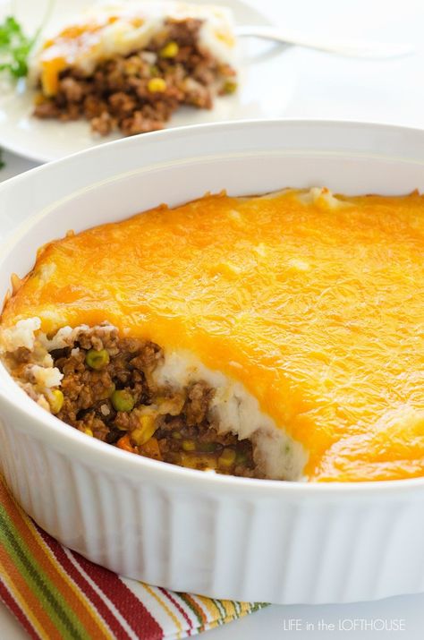 Shepherd's Pie (Cottage Pie) - Life In The Lofthouse St Patricks Food, Cottage Pie Recipe, Hp Sauce, Shepherds Pie Recipe, Mince Recipes, Quick Dinners, Pumpkin Recipes Dessert, Cottage Pie, Shepherd's Pie