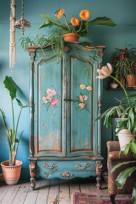 Chic Chalk Paint Armoire Ideas for Home Décor Painted Vintage Armoire, Bohemian Painted Furniture Ideas, Painted Armoire Ideas, Chalk Paint Armoire, Curio Cabinet Makeover, Armoire Ideas, Chalk Paint Techniques, Best Chalk Paint, Distressing Chalk Paint