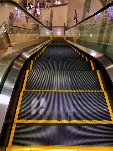 Mall Escalator Aesthetic, Lulu Mall Trivandrum Aesthetic, Fake Mall Snaps, Mall Escalator, Video Jalan, Popcorn Factory, Aesthetic Mall, Coconut Mall, Mall Aesthetic