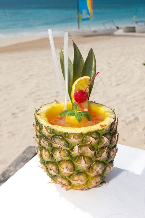 Pineapple Drink, Caribbean Hotels, Beach Drinks, Rum Punch, Tropical Drink, Beach Bars, Fun Cocktails, Pineapple Juice, Healthy Nutrition