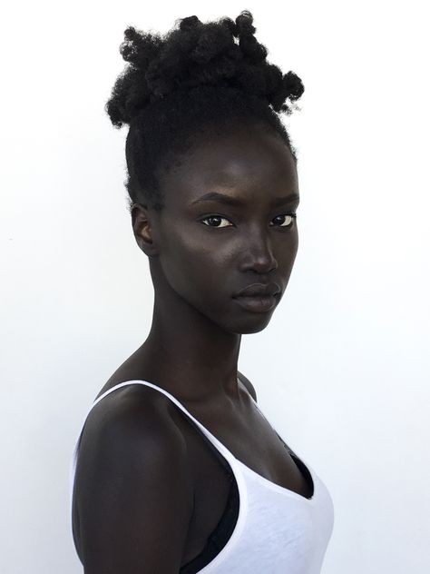 Anok Yai Anok Yai, Dark Skin Beauty, Dark Skin Women, 인물 사진, Amelie, Black Is Beautiful, Street Fashion, Beauty Skin, A Black