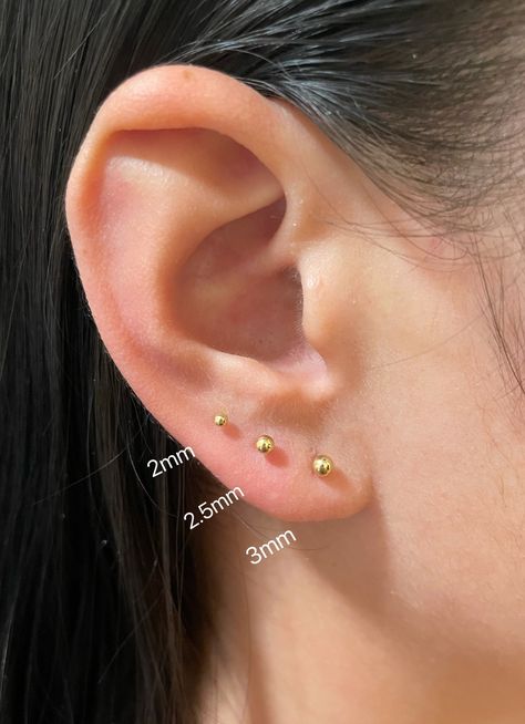 Second Earrings Gold, Small Dainty Earrings, Earings Piercings Aesthetic, Second Stud, Round Earrings Gold, New Ear Piercing, Ear Piercing Studs, Dope Jewelry Accessories, Minimalist Earring