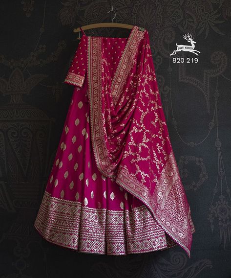 Rani Pink Lehenga, Chaniya Choli Wedding, Pink Blouse Designs, Long Blouse Designs, Simple Lehenga, Mehendi Outfits, Half Saree Lehenga, Rani Pink, Indian Outfits Lehenga