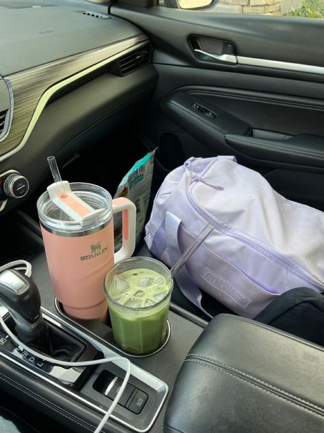 Stanley Quencher, Healthy Girl, Healthy Lifestyle Inspiration, Workout Aesthetic, Green Juice, Tea Or Coffee, In The Car, Insulated Tumbler, Insulated Tumblers