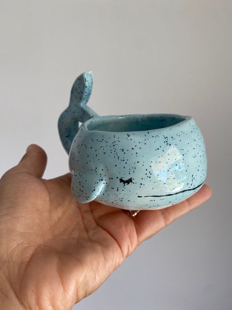 Artisan and handmade blue whale coffee mug. It is made with white clay and glazed with food-safe, non-toxic glazes. Functional Ceramic Sculpture, Animal Ceramic Mugs, Ceramic Things To Make, Things To Make In Pottery, Clay Gifts For Dad, Ceramic Mug Shapes, Ceramic Cups Handmade Mugs, Clay Ceramics Ideas, Creative Clay Ideas