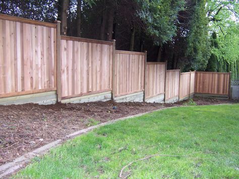 Privacy Fence Building Build a Fence on Sloped Ground Perimeter Fencing, Cheap Garden Fencing, Fence Building, Beach Fence, Backyard Flowers Beds, Sloped Yard, Privacy Fence Designs, Cheap Fence, Horizontal Fence