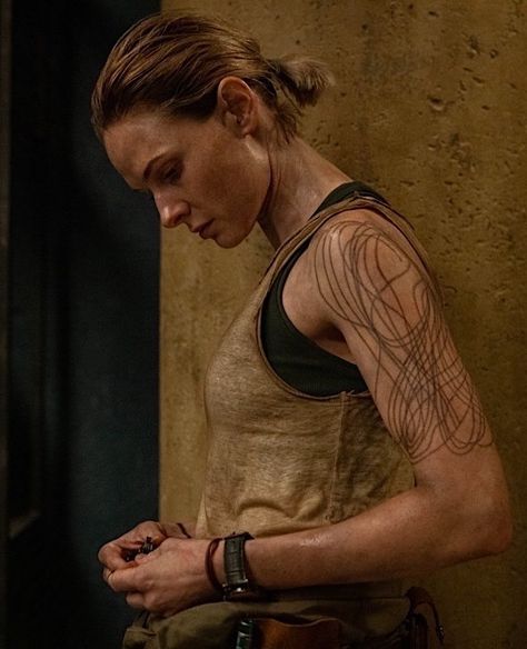 REBECCA FERGUSON as Juliette Nichols in SILO (2023 -) Rebecca Ferguson Actress, Vanessa Kirby, Rebecca Ferguson, Abstract Tattoo, Tattoo Stencils, Woman Crush, American Actress, Beauty Women, Party Outfit