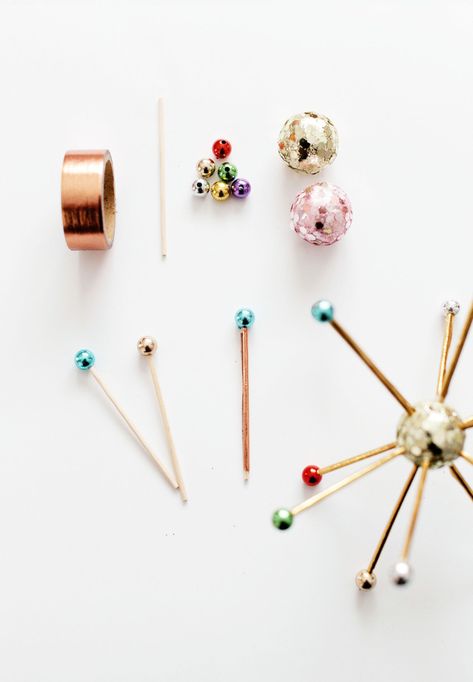 DIY Mid-Century Inspired Colorful Metallic Sputnik Ornaments – Melodrama Diy Hanukkah, Diy Mid Century, Retro Christmas Decorations, Modern Christmas Ornaments, Mid Century Modern Christmas, Mid Century Holiday, Christmas Reindeer Decorations, Hanukkah Decorations, Retro Ornaments