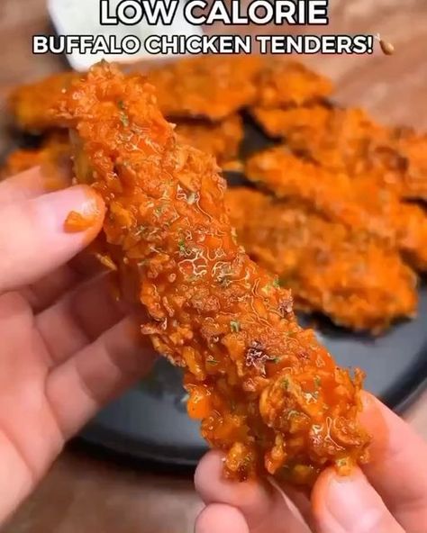 Healthy Lifestyle | Weight Loss Recipes | Fitness on Instagram: "1️⃣ or 2️⃣? Which #recipe by @_aussiefitness would you try?👇🏼 1️⃣ LOW CALORIE BUFFALO CHICKEN TENDERS!🍗 Crunchy & easy to make😋 This buffalo chicken tenders recipe is SUPER simple to make & a healthy alternative to traditional fried chicken! No oil or deep frying needed👌🏼 & not to mention they taste just like fried chicken if not better! 🔥 This recipe makes 2 servings (1 Serving = 5 Chicken Tenders) MACROS: 535CAL | 33gC | 9 Franks Buffalo Sauce, Buffalo Chicken Tenders, Chicken Tenders Recipe, Paprika Pepper, Healthy Lunch Snacks, Chicken Tender, High Protein Low Calorie, Chicken Tender Recipes, Daily Recipes