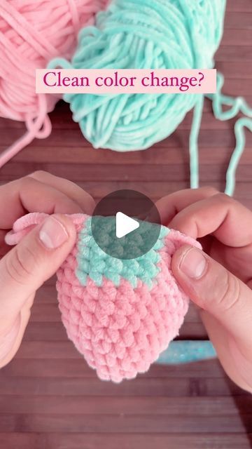 Crochet Yarn Change, How To Do Knitting, Crochet Color Change In The Round, How To Change Yarn Color When Crocheting, Change Color Crochet, Amigurumi Color Change, Color Changing Yarn Crochet Pattern, Color Work Crochet, How To Change Yarn Colors In Crochet