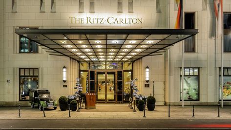 Large Image of Ritz-Carlton Signage Aruba Hotels, Pool Prices, Aruba Travel, Berlin Photos, Ritz Carlton Hotel, Carlton Hotel, Travel Noire, Facade Lighting, Hotel Chain