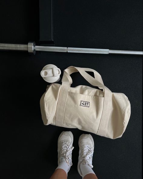 Garage Workout, Aesthetics Beach, Motivation Aesthetics, Sport Bags Women, Workout Bag, Home Gym Ideas, Girl Motivation, Fitness Vision Board, Womens Gym Bag