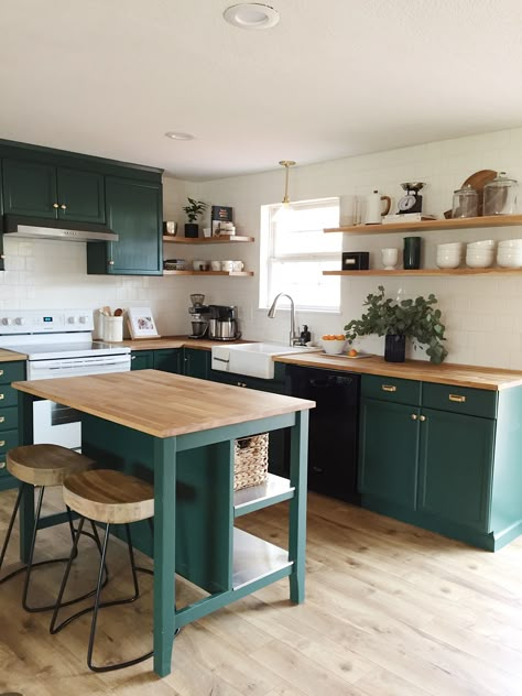 Kabinet Dapur, Green Cabinets, Grey Kitchens, Modern Farmhouse Kitchens, Apartment Kitchen, Trendy Kitchen, Painting Kitchen Cabinets, Favorite Kitchen, Green Kitchen