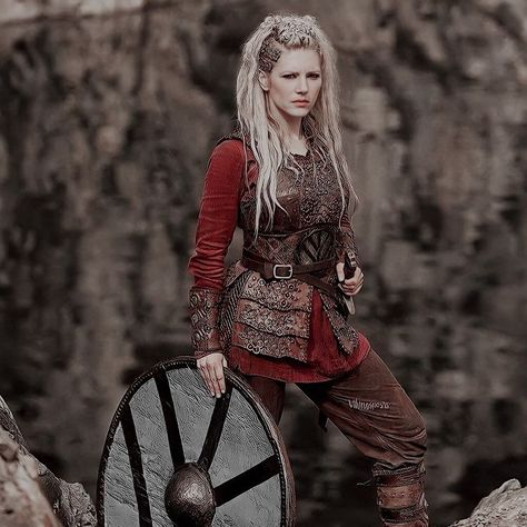 Female Viking Costume, Vikings Costume Diy, Female Viking, Vikings Halloween, Vikings Lagertha, Viking Warrior Woman, Costume Viking, Viking Cosplay, Viking Garb