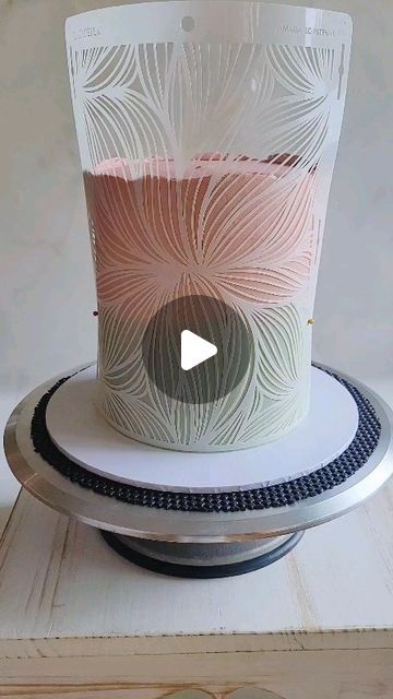 Natalie's Cakes on Instagram: "Hey loves!  Sharing the last part of this beaut. The stencilling process my favourite. Hope you enjoy and thanks for watching till the end means a lot to me. 🩷💚🩷  @lacupelladesign AMARA for the gorgeous stencil.   @creativecakedecorating for the beautiful Gold lustre.   @colour.mill for the colours.  . . . . . . . . . #stencillingvideo #stencilcake #stencilart #stencilcakedesign #buttercreamart #buttercreamartist #beautifulcake #bespokecake #customcake #celebrationcake #cakequeen #reelvideo #reelsinstagram #reeloftheday #brisbanecakemaker #brisbanewedding #brisbanebaker #brisbanecakeartist #brisbanecakedecorator #brisbanecake #brisbanebirthdaycakes" Airbrush Cake Designs, Teal Cake, Airbrush Cake, American Buttercream, Meringue Cake, Buttercream Cake Decorating, Cream Art, Meringue Buttercream, Cake Stencil