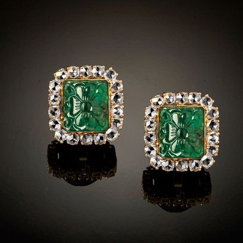 “LABUAN” is the latest carved emerald earrings with brilliant rose-cut diamonds from #VeschettiCollection 💎💚💎 #VeschettiJewelry #Emerald Cushion Cut Diamond Earrings, Carved Stone Jewelry, Heart Shaped Diamond Earrings, Carved Emerald, Lobe Earrings, Vintage Style Wedding Rings, Stones Earrings, Diamonds Earrings, Pearl Necklace Designs