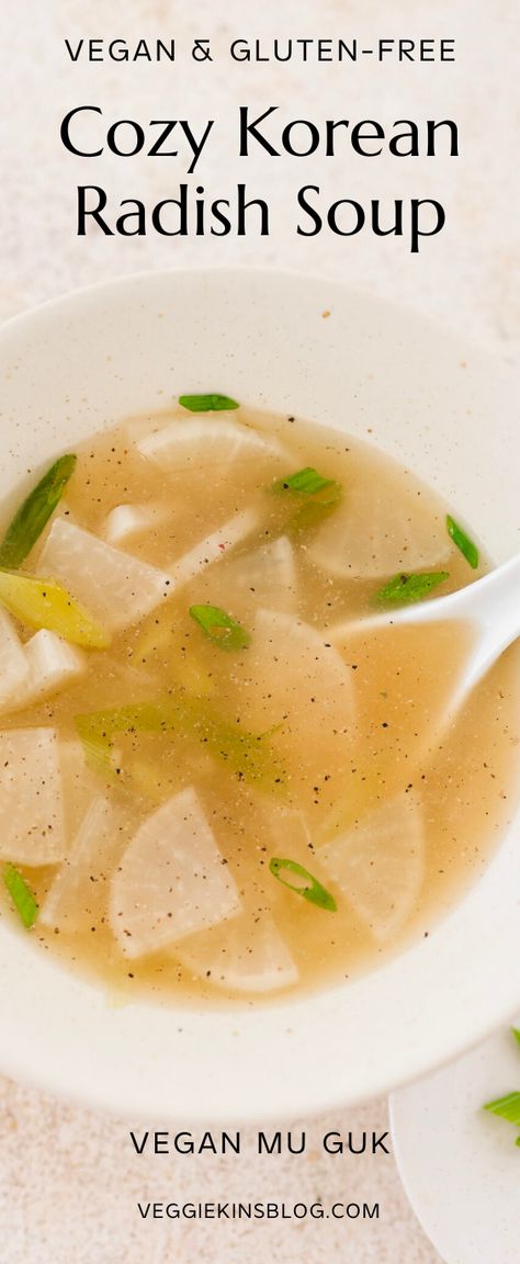 Korean Radish Soup, Vegan Korean Soup, Korean Vegetable Soup, Daikon Radish Soup, Asian Radish Recipes, Easy Veggie Snacks, Chinese Radish Recipes, Vegan Chinese Soup, Vegan Korean Food Recipes