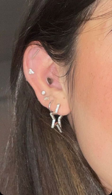 Silver Earring Stack, Earring Stack, Pretty Ear Piercings, Ear Stack, Charli Damelio, Charli D Amelio, Silver Earring, Tattoos And Piercings, Ear Piercings