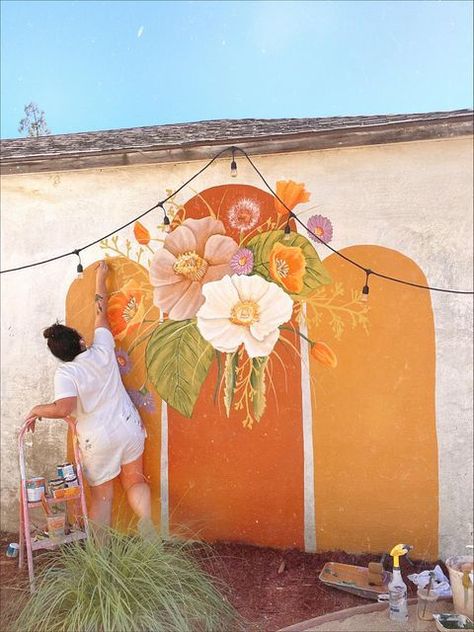 ˗ˏˋ♢ ☼ SUNNY DISPO STUDIO ☼ ♢ˊˎ˗ on Instagram: "You plant wildflowers in the ground, I paint them on backyard walls 🌸" Tex Mex Interior Design, Murals On Houses Exterior, Wall Painted Flowers, Indoor Murals Paintings, Backyard Wall Painting Ideas, Painted Flowers On Wall, Wall Painting Outdoor, Painted Garden Wall, Mural Art Ideas Inspiration