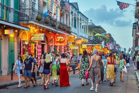 A visit to Bourbon Street is on the bucket list of travelers from around the world. Here's what you need to know to make your visit great! New Orleans Travel Guide, New Orleans History, Visit New Orleans, New Orleans Travel, Navy Pier, Bourbon Street, Madame Tussauds, Tourist Trap, Late Afternoon