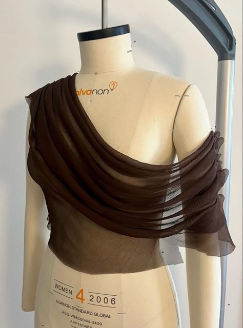 Draping Top, Lil Top, Fashion Silhouette, Summer Outfits For Teens, Fashion School, Clothing Details, Fashion Design Clothes, Sewing Dresses, Fashion Sewing