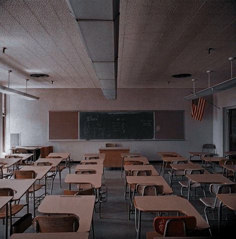 Schoolcore Aesthetics, Highschool Aesthetic Classroom, Gone Michael Grant, College Classroom, Classroom Interior, American High School, Forbidden Fruit, Dream School, Highschool Aesthetic