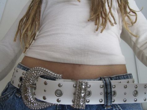 Chunky White Belt, White Bb Belt Outfit, White Studded Belt Outfit, Bedazzled Belt Y2k, Chunky Belt Y2k, Y2k Belt Aesthetic, 2000 Belts, White Y2k Belt, Funky Belt Outfit