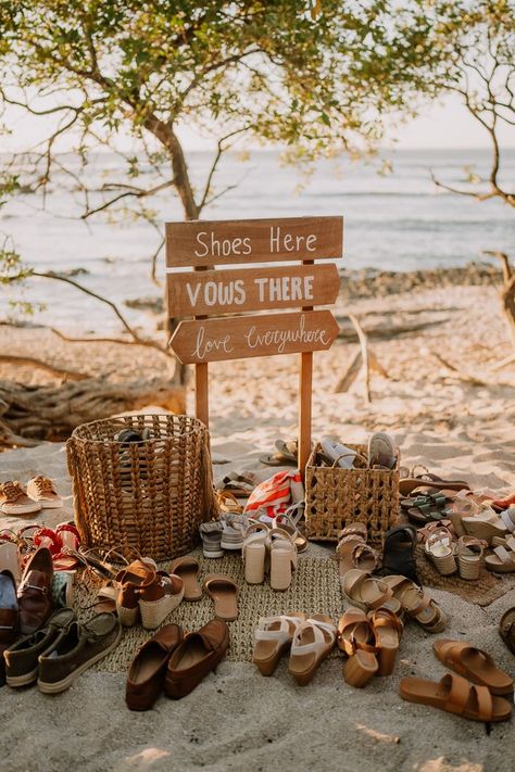 Wooden palette wedding signage by the beach | Image by Adri Mendez Surf Wedding, Boutique Hotel Wedding, Outdoor Beach Wedding, Small Beach Weddings, Sunset Beach Weddings, Simple Beach Wedding, Oceanfront Wedding, Dream Beach Wedding, Beachy Wedding