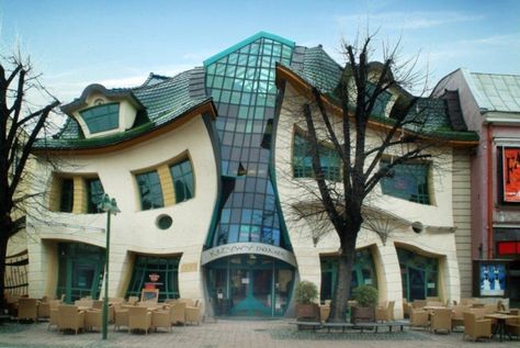 The crooked house in Poland is very famous because of its unique shape. It has become the most photographed object in the whole of Poland and one of the famous buildings in the world. Houses In Poland, Sopot Poland, Interesting Houses, Crooked House, Unusual Buildings, Unusual Homes, Famous Buildings, Dream Places, Unique Buildings