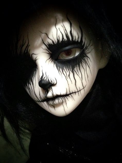 Damasquerade — sadomina: This is Schemen (German name for... Fantasy Make-up, Halloweenský Makeup, Halloween Make-up Looks, Den Mrtvých, Halloween Makeup Scary, Halloween Makeup Inspiration, Scary Dolls, Smink Inspiration, Gothic Dolls