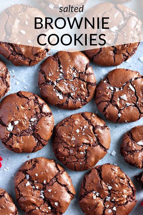 Salted Brownie Cookies | brownie cookies | brownie cookies recipes Salted Brownie Cookies, Smores Dessert, Resep Brownies, Cookie Brownie Recipe, Cake Mix Cookie Recipes, Dessert Aux Fruits, Baking Recipes Cookies, Dessert Dips, Cookies N Cream Cookies