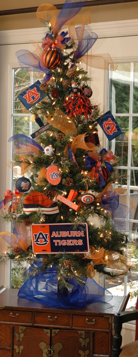 What a perfect Auburn Christmas tree! Tiger Christmas Tree, Football Tree Ideas, Auburn Christmas Tree, Football Christmas Tree Ideas, Sports Christmas Tree, Auburn Decor, Football Christmas Tree, Auburn Ideas, Baseball Christmas Tree