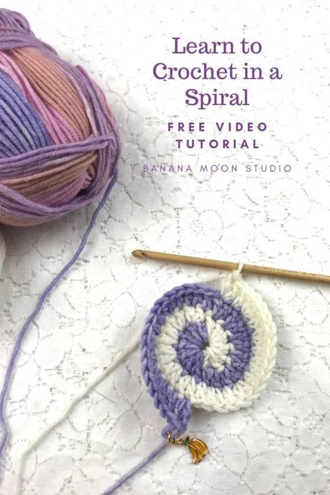 Learn to crochet a spiral with this video tutorial from Banana Moon Studio! #crochetspiralpattern #spiralcrochetpattern Spiral Crochet Pattern, Interweave Crochet, Spiral Crochet, Crochet Lessons, Learn How To Crochet, Freeform Crochet, Crochet Stitches Tutorial, Crochet Instructions, Crochet Stitches Patterns