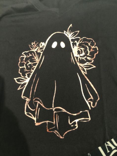 Bleach Art On Black Shirt, Bleach Painting Hoodie Designs, Bleach Art Shirts Aesthetic Easy, Bleach On Clothes Ideas, Ghost Bleach Shirt, Bleach Jean Jacket Diy, Halloween Bleach Shirts Diy, How To Bleach Clothes Diy, Bleached Shirt Designs Alt