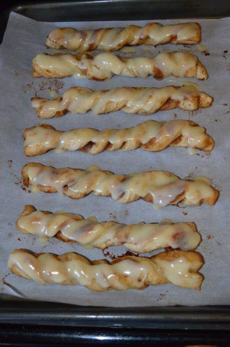 Easy Cinnamon Twists Cinnamon Roll Bread Twists, Cinnamon Twists Recipe, Rhodes Bread Dough Recipes, Rhodes Rolls Recipes, Rhodes Bread Dough, Rhodes Recipes, Rhodes Bread, Cinnamon Pull Apart Bread, Rhodes Rolls