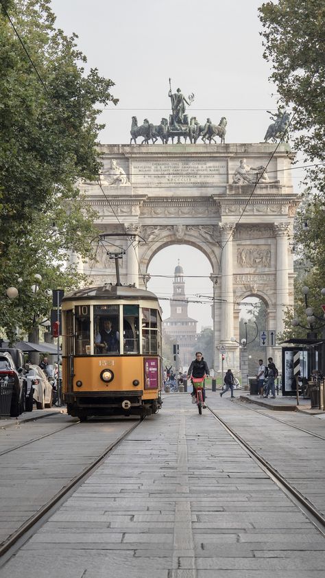 36 Hours in Milan: Things to Do and See - The New York Times Galleria Vittorio Emanuele Ii, Fashion Landscape, Patricia Urquiola, No Dudes, The Cloisters, Dig Deep, Street Cars, Milan Italy, City Travel