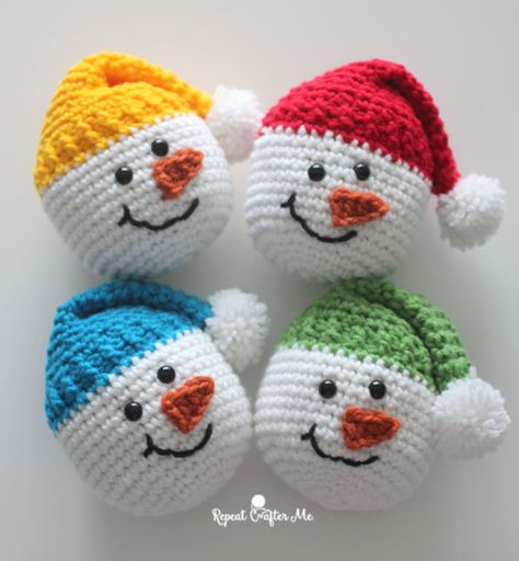 Diy Snowman Decorations, Crochet Christmas Wreath, Repeat Crafter Me, Crochet Snowman, Crochet Christmas Trees, Easy Crochet Projects, Diy Snowman, Crochet Ornaments, Snowmen Patterns