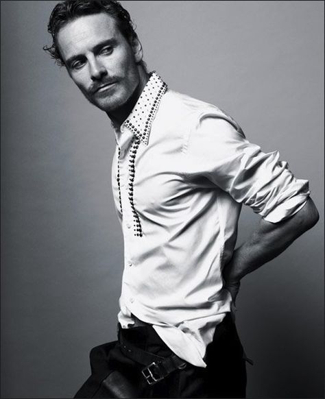 Michael Fassbender Is Hot Portrait Photos, Jake Gyllenhaal, Harrison Ford, Christian Bale, Michael Fassbender, British Actors, Mens Fall, Famous Faces, Johnny Depp