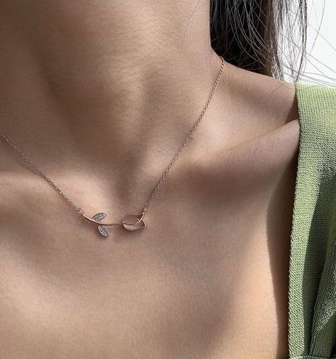 Tulip Necklace, Pretty Jewelry Necklaces, Luxe Jewelry, Casual Jewelry, Pear Engagement Ring, Rose Jewelry, Trendy Necklaces, Girly Jewelry, Simple Necklace