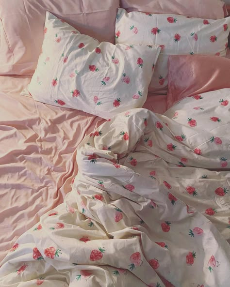 cute kawaii style strawberry duvet cover + shams via Amazon! Decor Bedroom, Bedroom Ideas, Duvet, Blankets, Decor Ideas, Bedroom Decor, Pillows, Bedroom, Bed