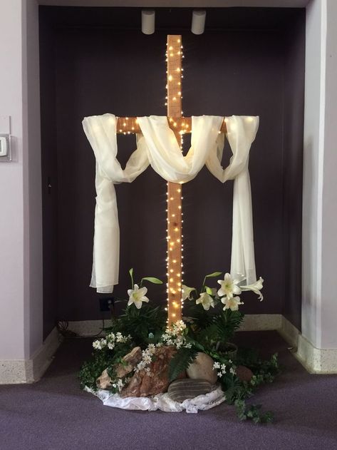 Easter Decorations For Church Sanctuary, Lent Altar Decorations, Palm Sunday Decorations, Joy Decorations, Bridal Planner, Church Altar Decorations, Diy Graduation Gifts, Church Interior Design, Easter Backdrops